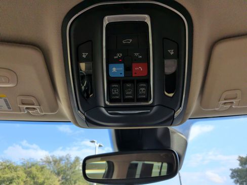 Used 2022 Jeep Grand Cherokee L Limited image 27