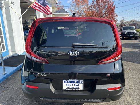 Used 2020 Kia Soul S image 10