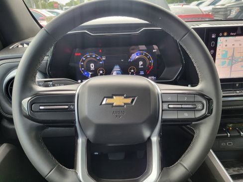 Used 2024 Chevrolet Colorado LT image 17