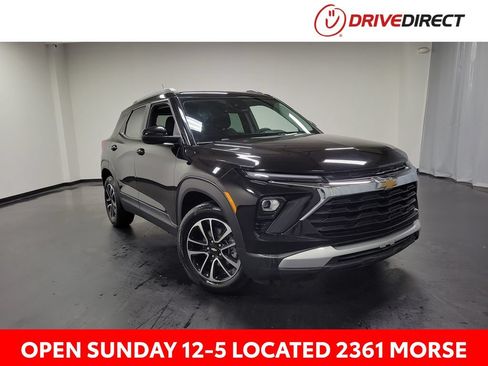 Used 2025 Chevrolet TrailBlazer LT FWD image 1