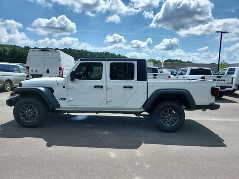New 2025 Jeep Gladiator Sport image 6