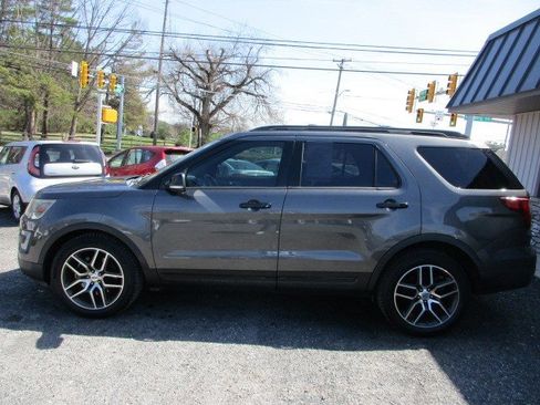 Used 2017 Ford Explorer Sport w/ Equipment Group 401A image 5