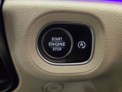 Used 2025 Mercedes-Benz GLS 450 4MATIC image 38