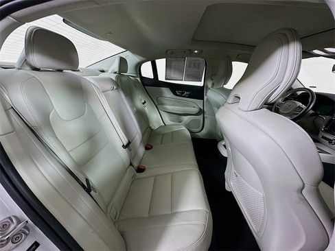 Used 2024 Volvo S60 B5 Plus image 10