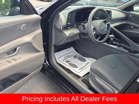 Used 2023 Hyundai Elantra SEL FWD image 6
