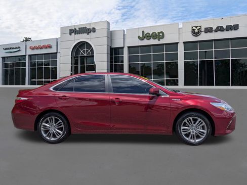 Used 2016 Toyota Camry SE FWD image 2