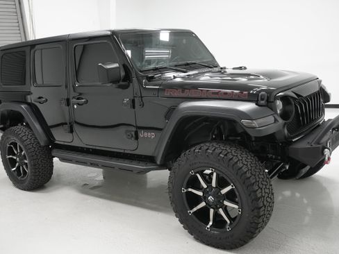 Used 2018 Jeep Wrangler Unlimited Rubicon image 2