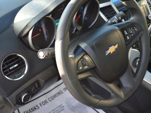 Used 2015 Chevrolet Cruze LT image 11