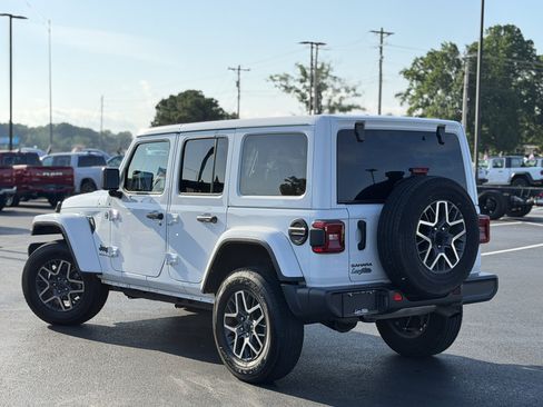 Used 2025 Jeep Wrangler Unlimited Sahara AWD/4WD image 7