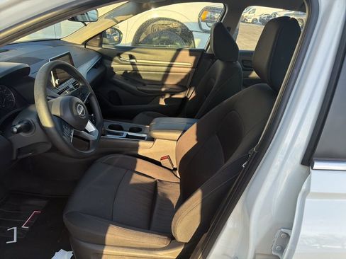 Used 2025 Nissan Altima 2.5 SV image 9