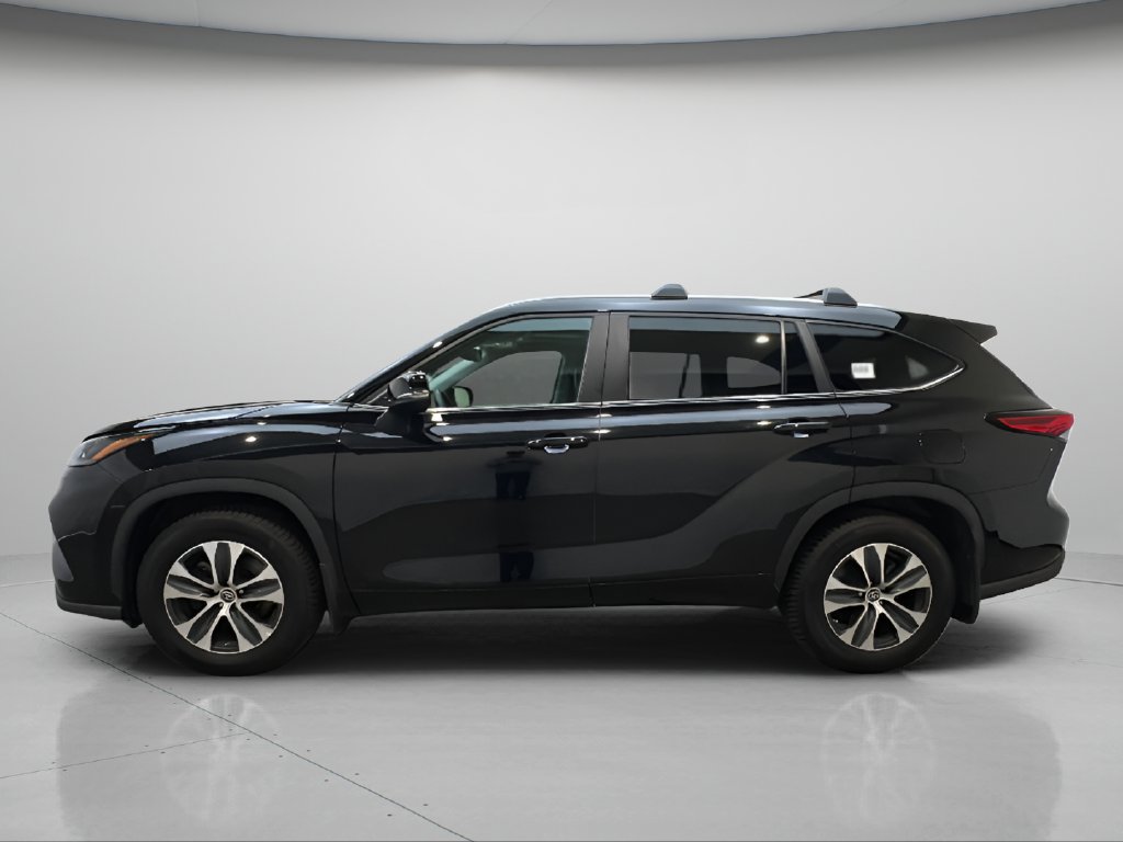 Used 2023 Toyota Highlander XLE AWD/4WD image 3