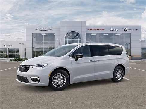 New 2026 Chrysler Pacifica Select image 3