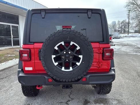 Used 2025 Jeep Wrangler Unlimited Rubicon AWD/4WD image 6