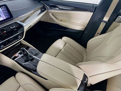 Used 2021 BMW 530i xDrive w/ Convenience Package image 31