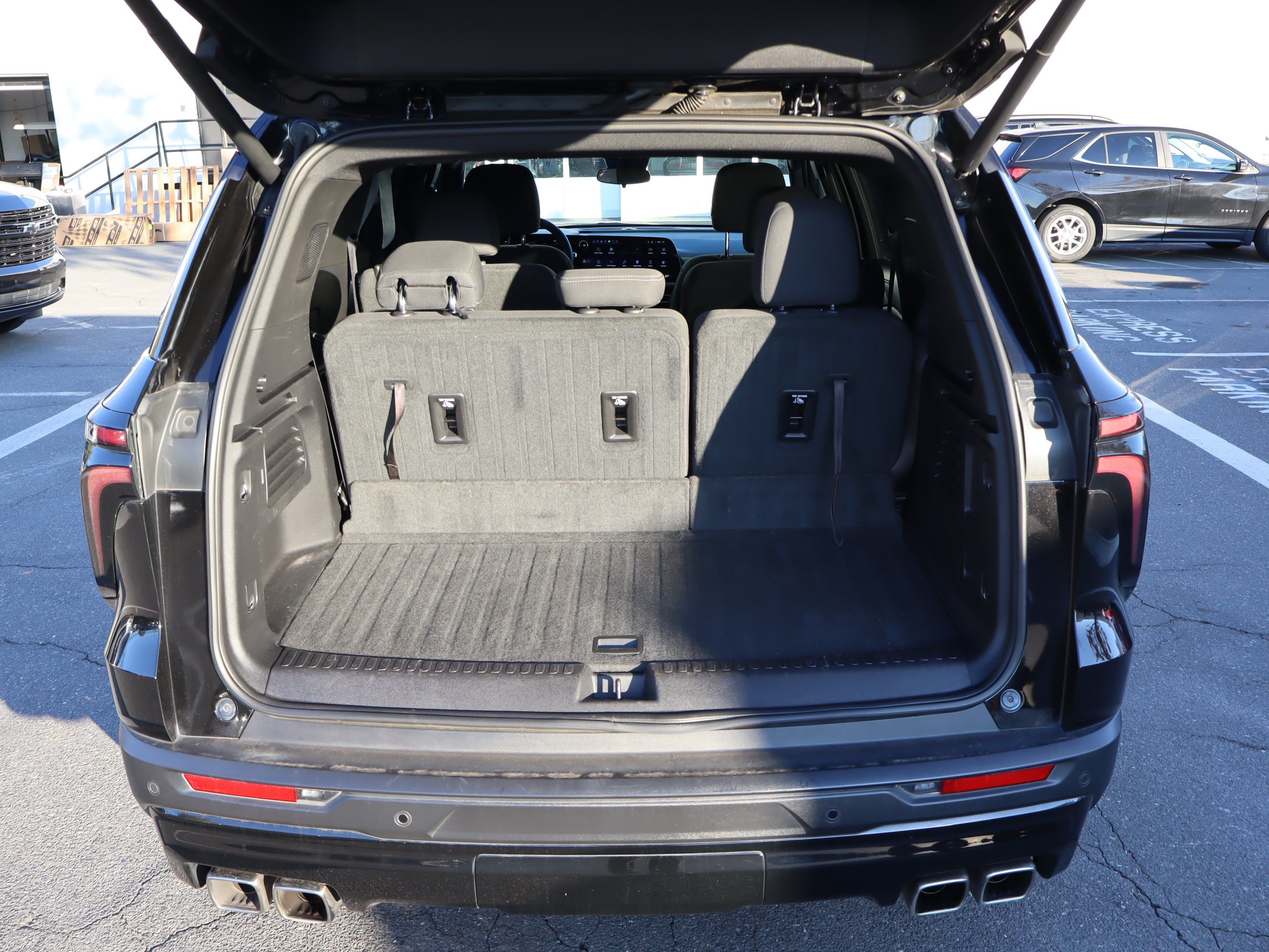 Used 2024 Chevrolet Traverse LT w/ Midnight/Sport Edition FWD image 33