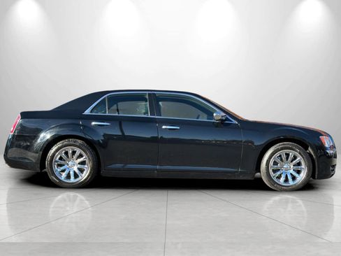 Used 2014 Chrysler 300 C image 8