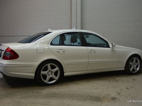 Used 2009 Mercedes-Benz E 550 Sedan image 31