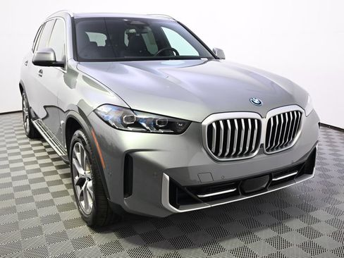 Used 2025 BMW X5 xDrive50e image 9