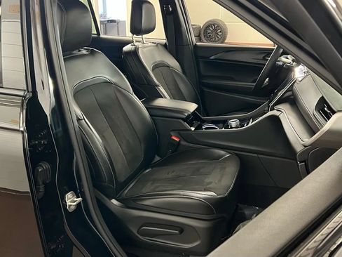 Used 2023 Jeep Grand Cherokee Altitude AWD/4WD image 36