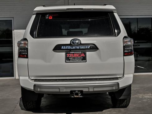 Used 2021 Toyota 4Runner TRD Off-Road Premium w/ Moonroof Package AWD/4WD image 10