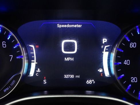 Used 2024 Chrysler Pacifica Touring-L image 44