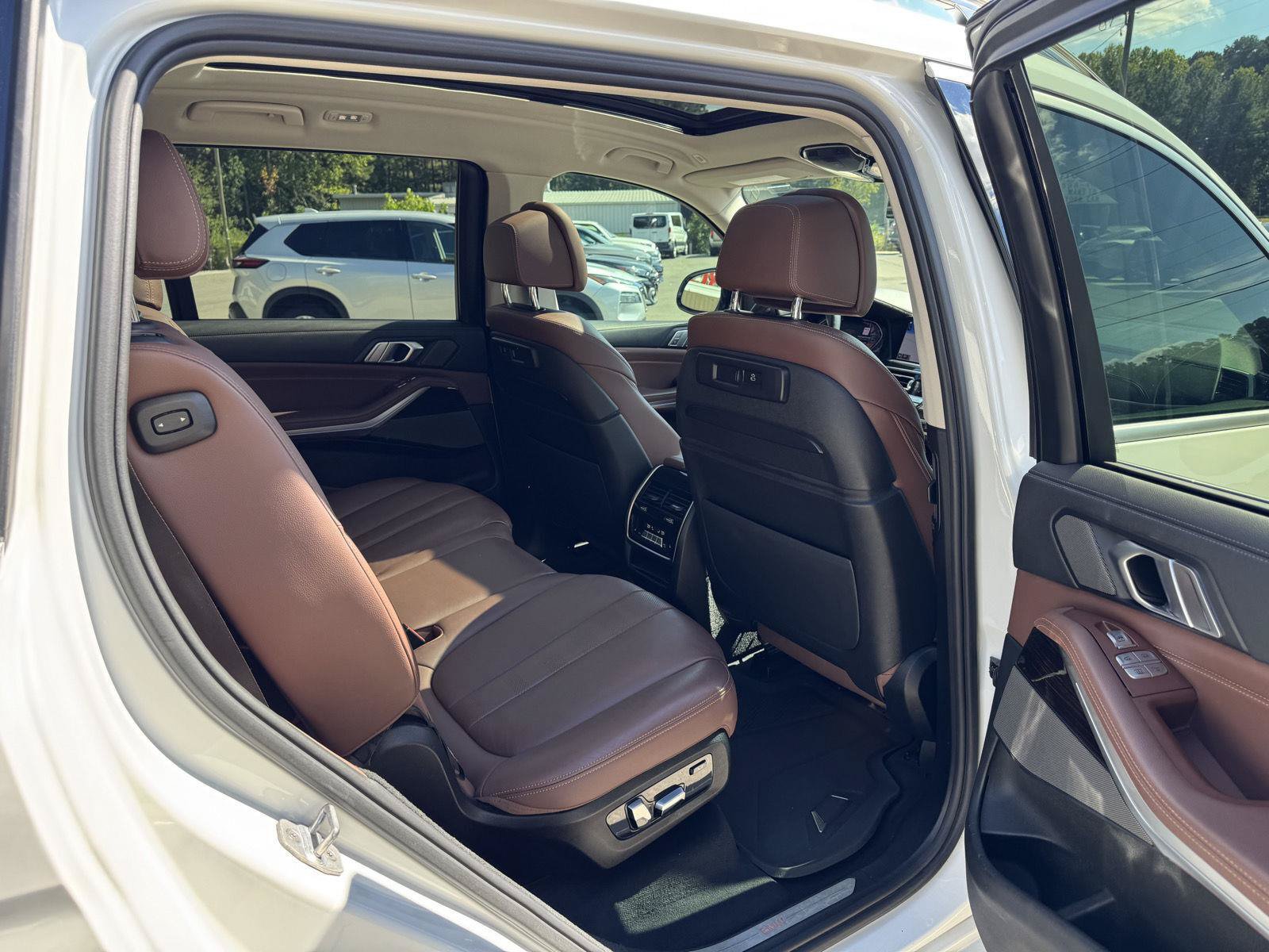 Used 2020 BMW X7 xDrive40i w/ Premium Package AWD/4WD image 16