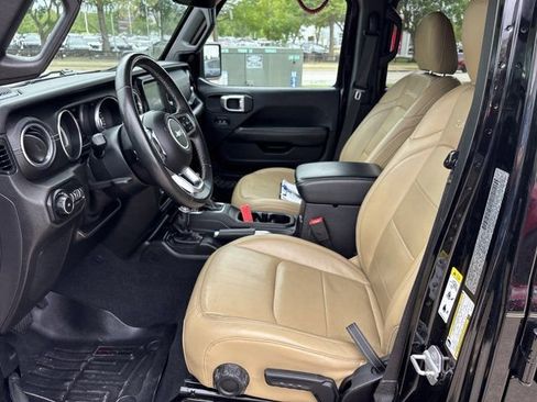 Used 2018 Jeep Wrangler Unlimited Sahara AWD/4WD image 18