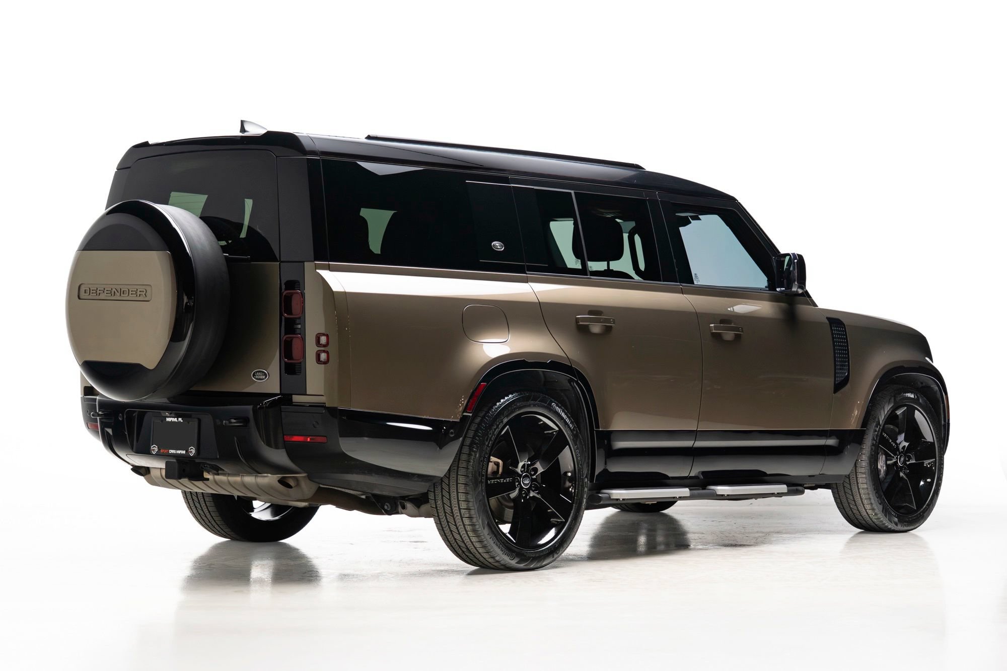Used 2023 Land Rover Defender 130 X-Dynamic SE AWD/4WD image 8