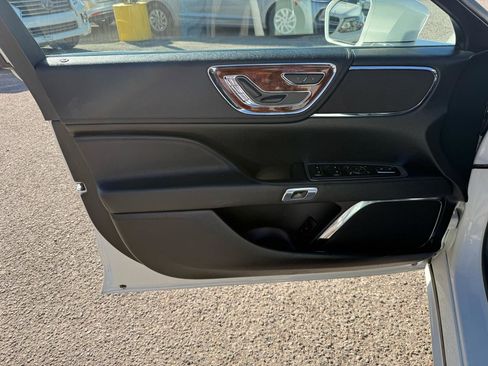 Used 2020 Lincoln Continental image 11