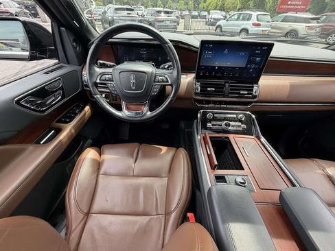 Used 2023 Lincoln Navigator Reserve w/ Monochromatic Package AWD/4WD image 12