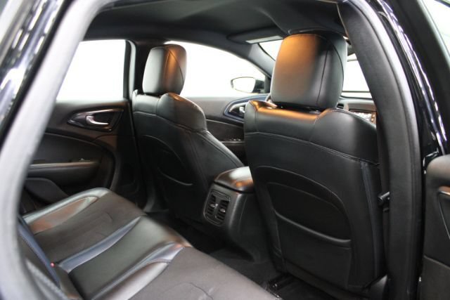 Used 2015 Chrysler 200 S w/ Comfort Group FWD image 20