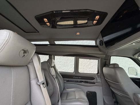 Used 2019 GMC Savana 2500 image 15