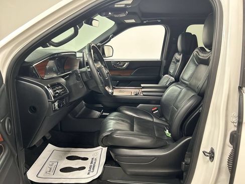 Used 2018 Lincoln Navigator Reserve AWD/4WD image 9