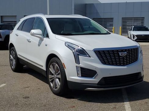 Used 2020 Cadillac XT5 Premium Luxury w/ LPO, Floor Liner Package image 2