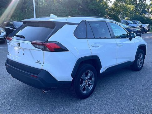 Used 2022 Toyota RAV4 LE AWD/4WD image 6