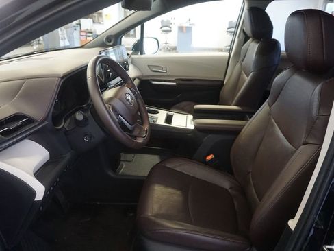 Used 2024 Toyota Sienna Platinum AWD/4WD image 22