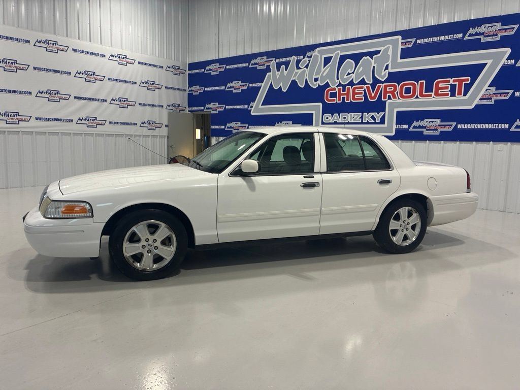 Used 2011 Ford Crown Victoria LX w/ Comfort Appearance Pkg RWD image 3