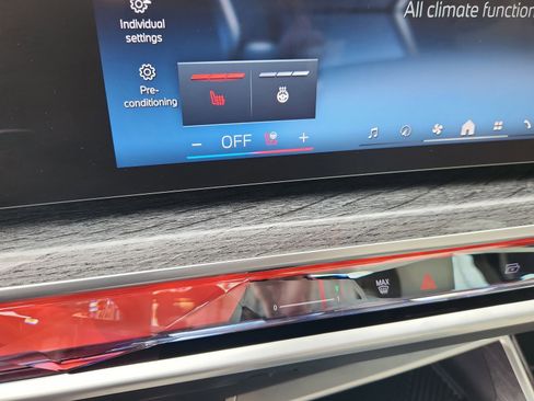 Used 2025 BMW 740i xDrive image 22