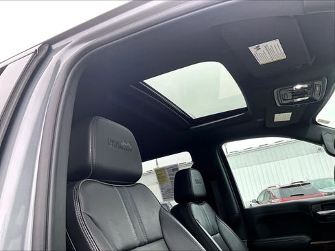 Used 2022 Chevrolet Silverado 1500 High Country image 22