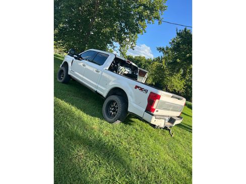 Used 2017 Ford F250 Platinum w/ Platinum Ultimate Package AWD/4WD image 4