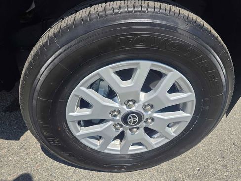 Used 2025 Toyota Tacoma SR5 AWD/4WD image 9