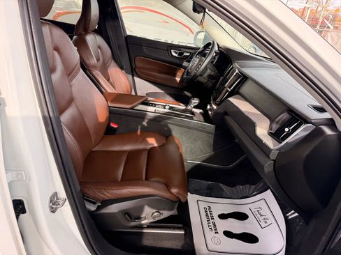 Used 2020 Volvo XC60 T5 Inscription image 25