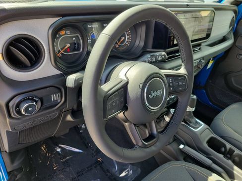 Used 2025 Jeep Wrangler Unlimited Sport AWD/4WD image 14