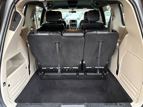 Used 2017 Dodge Grand Caravan SXT image 19
