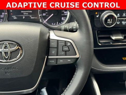 Certified 2023 Toyota Highlander XSE image 30