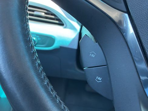 Used 2021 Chevrolet Bolt Premier w/ Infotainment Package FWD image 27