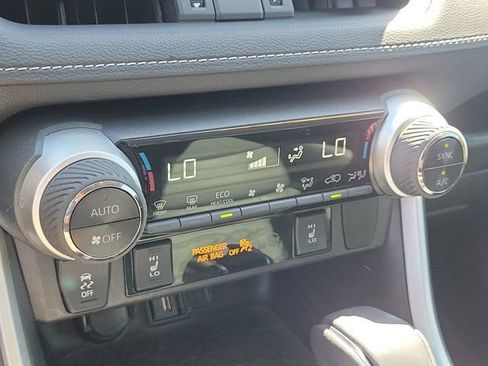 Used 2021 Toyota RAV4 XLE Premium image 29