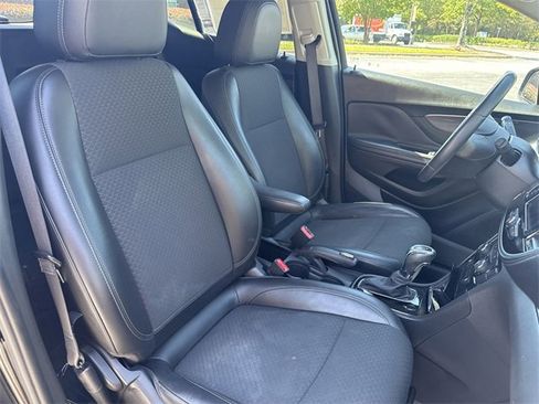 Used 2022 Buick Encore Preferred w/ Safety Package image 17