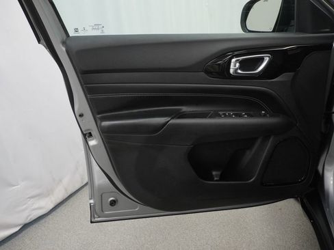 Certified 2022 Jeep Compass Latitude w/ Convenience Group FWD image 39