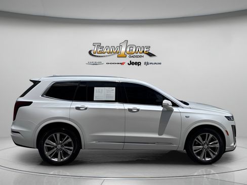 Used 2024 Cadillac XT6 Premium Luxury FWD image 9